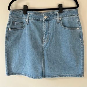 MOSSIMO Light Wash Denim 5 Pocket Mini Skirt